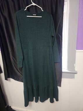 BloomChic Dark Green Ribbed Maxi Dress